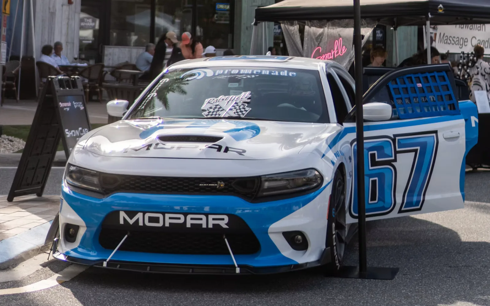 Dodge Charger у кольорах Mopar на виставці